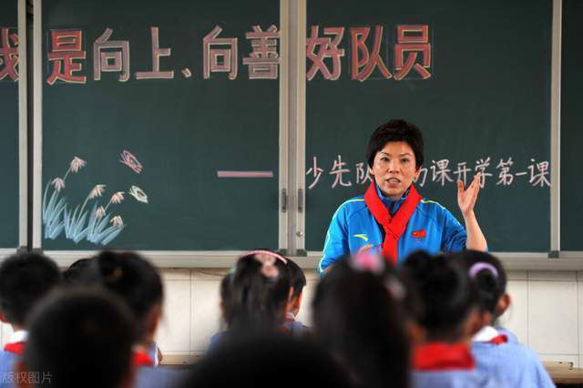 只要等何莲把叶辰那套汤臣一品别墅卖掉，这八百万就可以给老太太了。